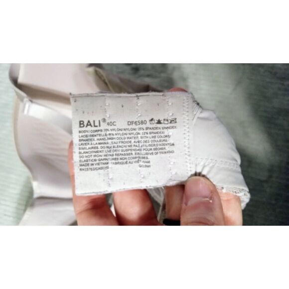 Bali Women's One Smooth U Dreamwire Underwire Bra Beige Size 40C - Picture 2 of 3